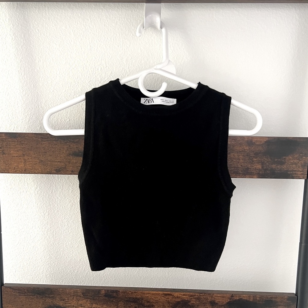ZARA CUT OUT CROP TOP BLACK Size S